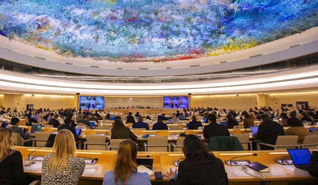A close up of water and rocks in a body of water